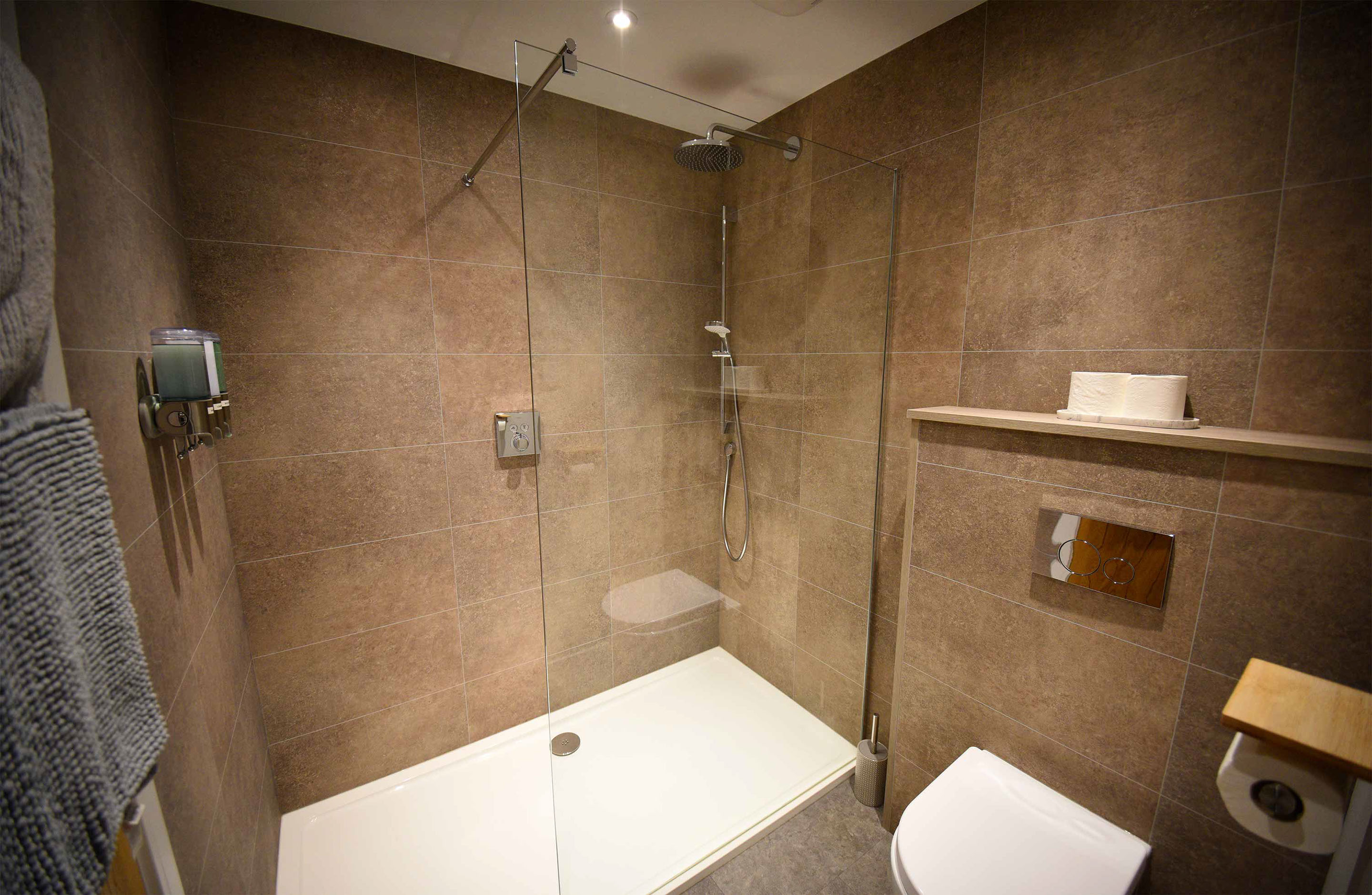 Scorr House self catering accommodation apartments near Portree contain en suite shower rooms