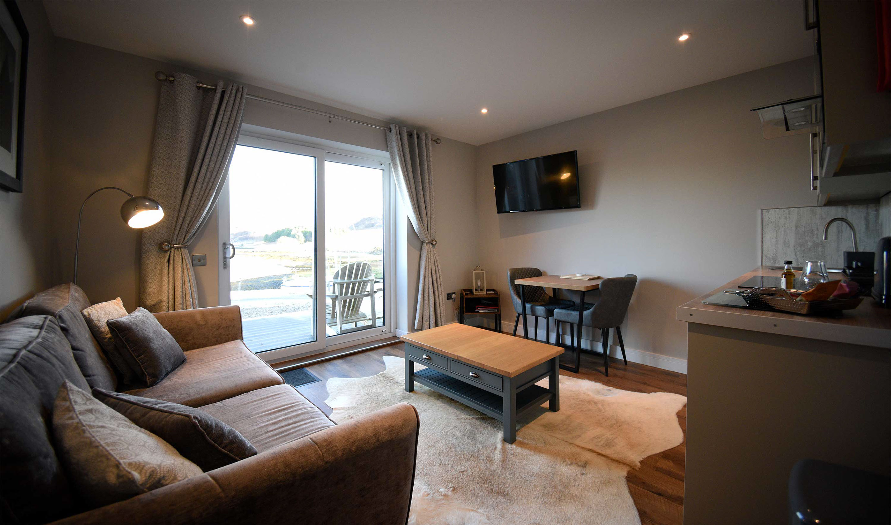 Open plan self catering accommodation with modern facilities and sea views at Scorr House