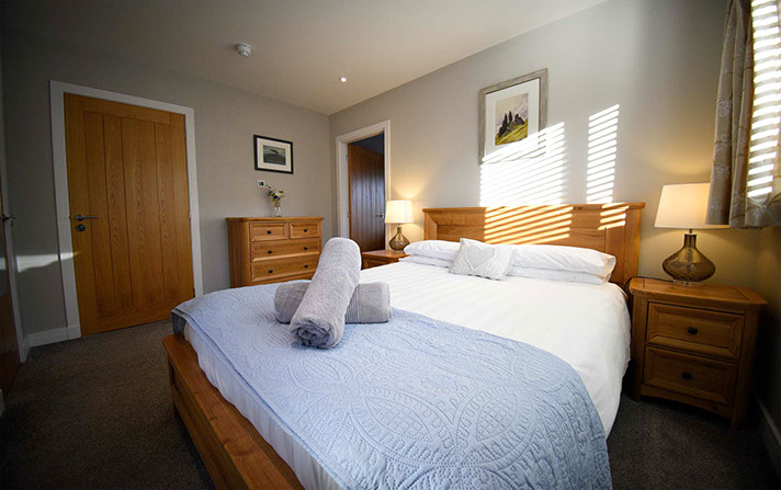 Scorr House self catering accommodation contains king sized beds 