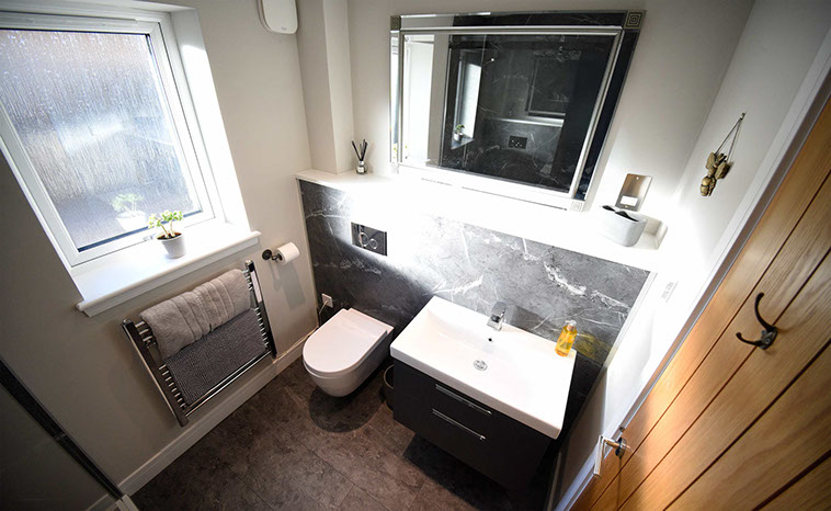 Self catering accommodation apartments with en suite shower rooms